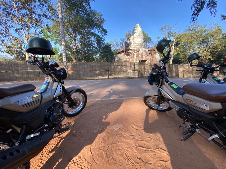 Yamaha-PG-1-at-Ta-Prohm-Temple